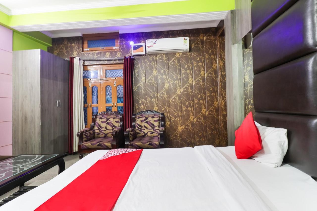 Oyo 6908 Hotel Royal City Āzamgarh Pokoj fotografie